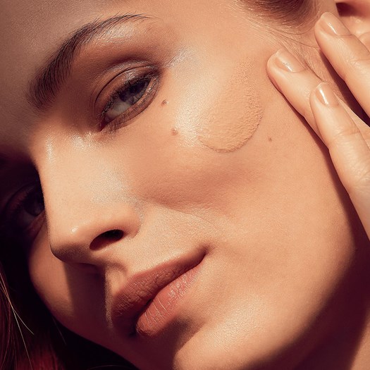 Destaques do catálogo Oriflame 4/2022 3 Base Oriflame Giordani Gold Radiant 2