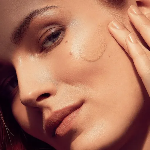 Destaques do catálogo Oriflame 4/2022 3 Base Oriflame Giordani Gold Radiant 2